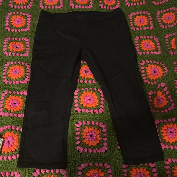 Lululemon capri pants - Picture 3 of 8